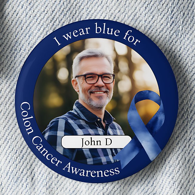 Bära Blue for Colorektal Cancer Awareness Photo Knapp (I wear blue for Colon Cancer Awareness.  Blue awareness ribbon photo pinback button.)