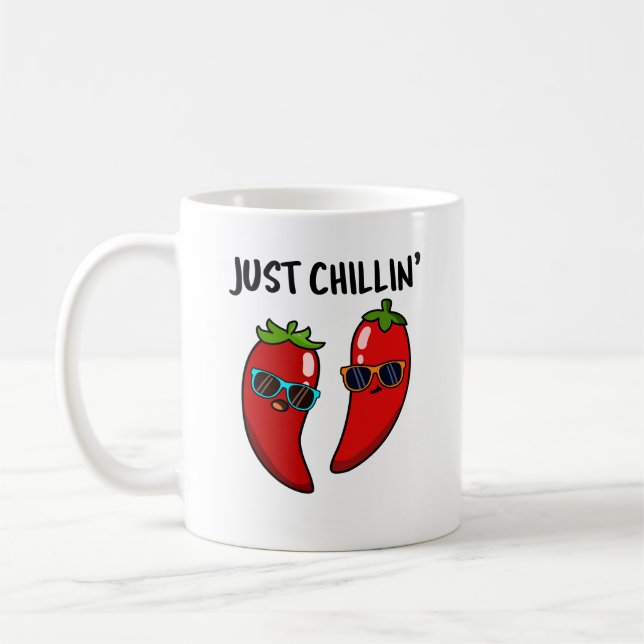 Bara Chillin Funny Chili Peppers Pun Kaffemugg (Vänster)