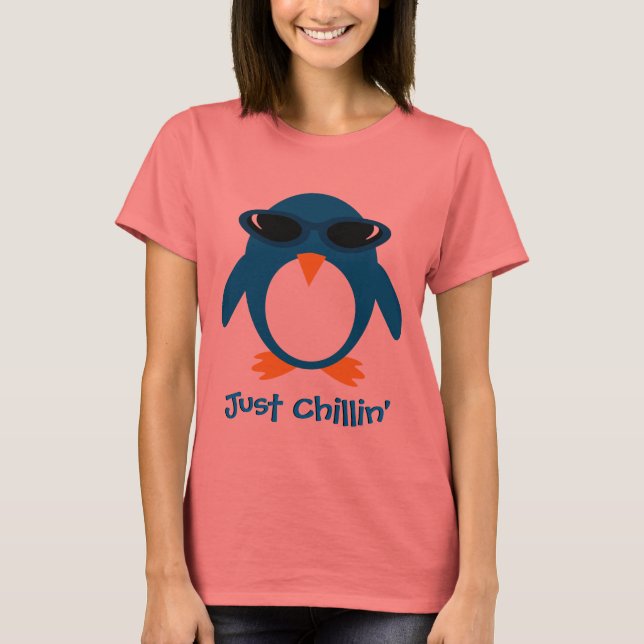 Bara Chillin Penguin med solglasögon Tee Shirt (Framsida)