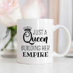 Bara en drottning som Bygger sitt imperium, svarta Kaffemugg<br><div class="desc">Det här fantastiska kaffet i mugg är en symbol för hennes egenskaper "Bara en drottning som bygger sitt imperium",  ett roligt och inspirerande citat,  svart på vitt. Krona accentuerar snyggtens typografi. Gör en underbar gåva till en DIY-expert,  småföretagare eller entreprenör.</div>