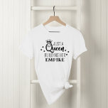 Bara en drottning som Bygger sitt imperium, svarta T Shirt<br><div class="desc">Den här fantastiska skjortan för hennes egenskaper "Bara en drottning som bygger sitt imperium",  ett roligt och inspirerande citat,  svart på vitt. Krona och stjärnor accentuerar snyggtens typografi. Gör en underbar gåva till en DIY-expert,  småföretagare eller entreprenör.</div>