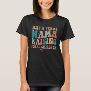 Bara en Feral Mamma Raising Feral Children Groovy T Shirt