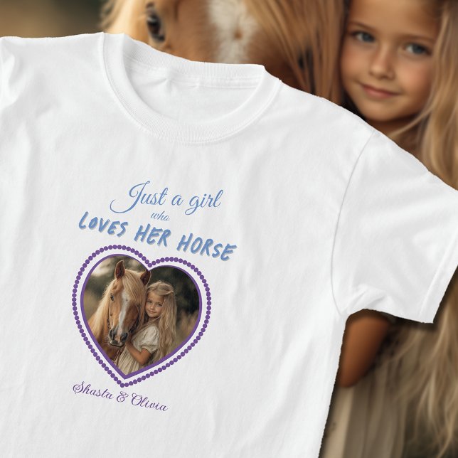 Bara en flicka Kärlek hennes Lila för horfoto Hear T Shirt (Just A Girl Loves Her Horse Photo Heart Purple T-Shirt)