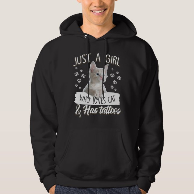 Bara en flicka Kärlek Kattunge har tatueringar som Hoodie (Framsida)