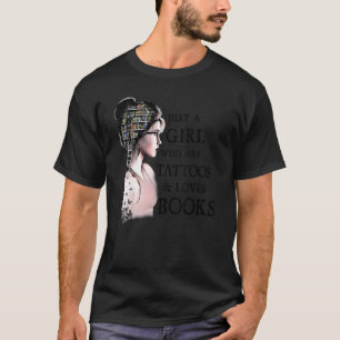 Bara en flicka som har tatueringar och Kärlek Boka T Shirt