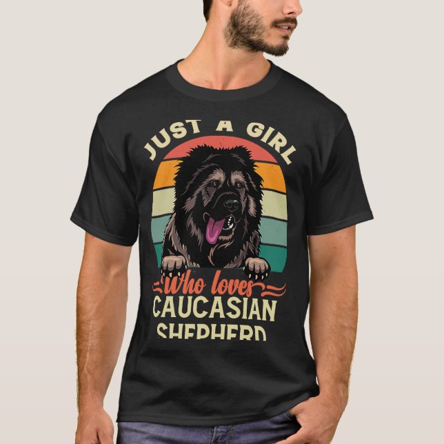 Bara en flicka som Kärlek Caucasian Shepherd Hund  T Shirt (Framsida)