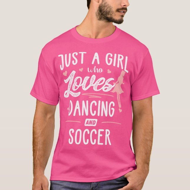 Bara en flicka som Kärlek dansar och fotbollsgåva  T Shirt (Framsida)