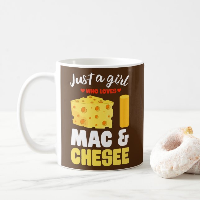 Bara en flicka som Kärlek Mac Cheese Funny Macaron Kaffemugg (Med munk)