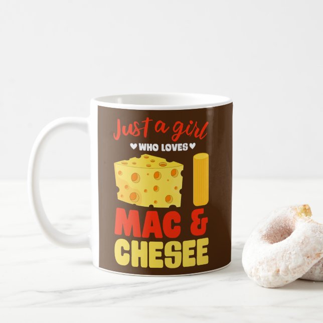 Bara en flicka som Kärlek Mac Cheese Funny Macaron Kaffemugg (Med munk)