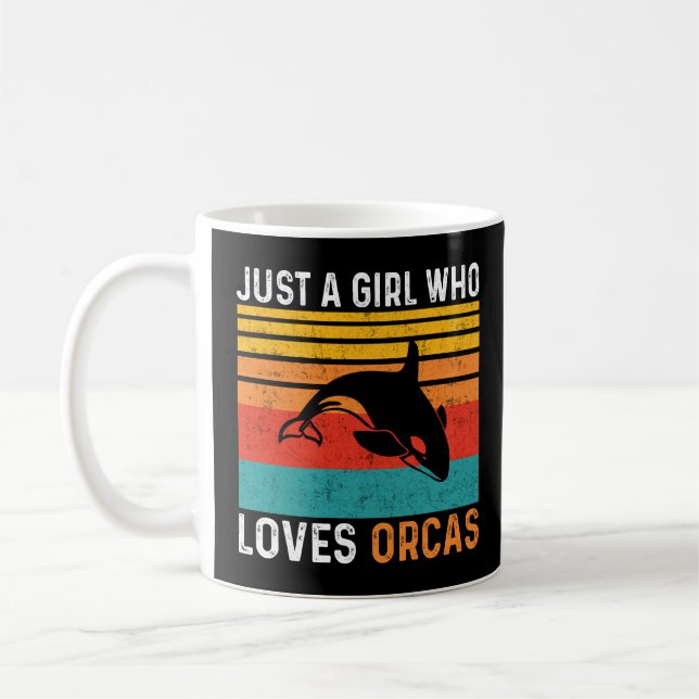 Bara en flicka som Kärlek Orcas 2024 Kaffemugg (Vänster)