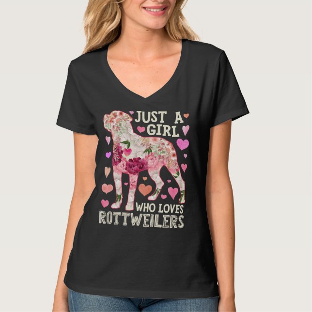 Bara en flicka som Kärlek Rottweilers blommar T Shirt (Framsida)