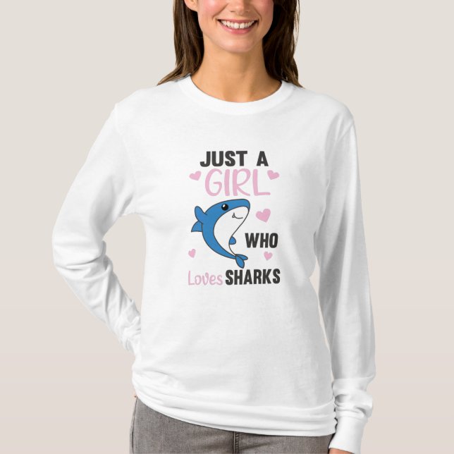 Bara en flicka som Kärlek Sharksars en underlig ha T Shirt (Framsida)