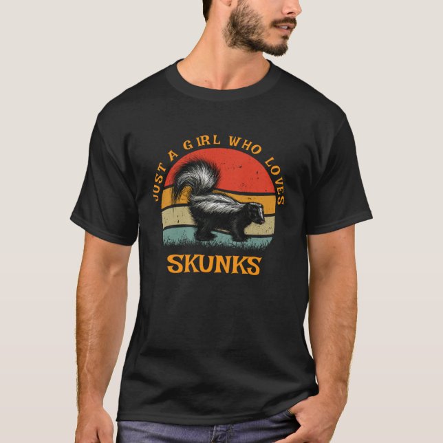 Bara en flicka som Kärlek Skunks Cute Animal T Shirt (Framsida)