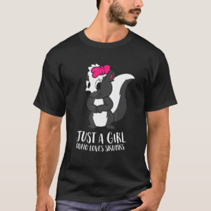 Bara en flicka som Kärlek Skunks Funny Skunk Girl T Shirt