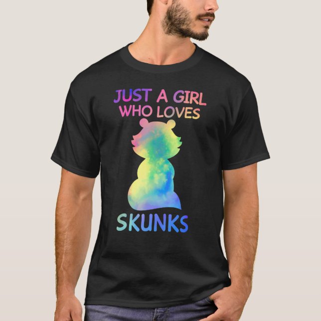 Bara en flicka som Kärlek Skunks Funny Skunk T Shirt (Framsida)