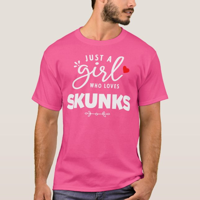 Bara en flicka som Kärlek Skunks T Shirt (Framsida)