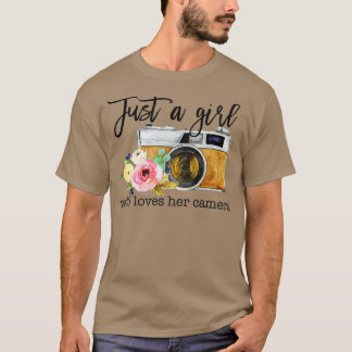 Bara en flicka som kärlekar hennes kamera; fotogra t shirt