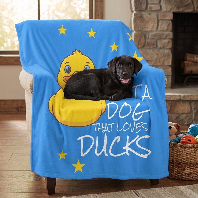 Bara en hund som älskar söta gula ankor fleecefilt (Just A Dog That Loves Cute Yellow Ducks Fleece Blanket
by Ricaso. Pet bedding with rubber ducly)