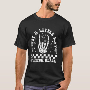 Bara en liten skiva svart goth Halloween. T Shirt