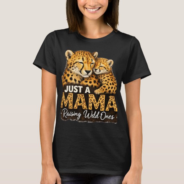 Bara en mamma som uppfostrar vilda ungar t shirt (Framsida)