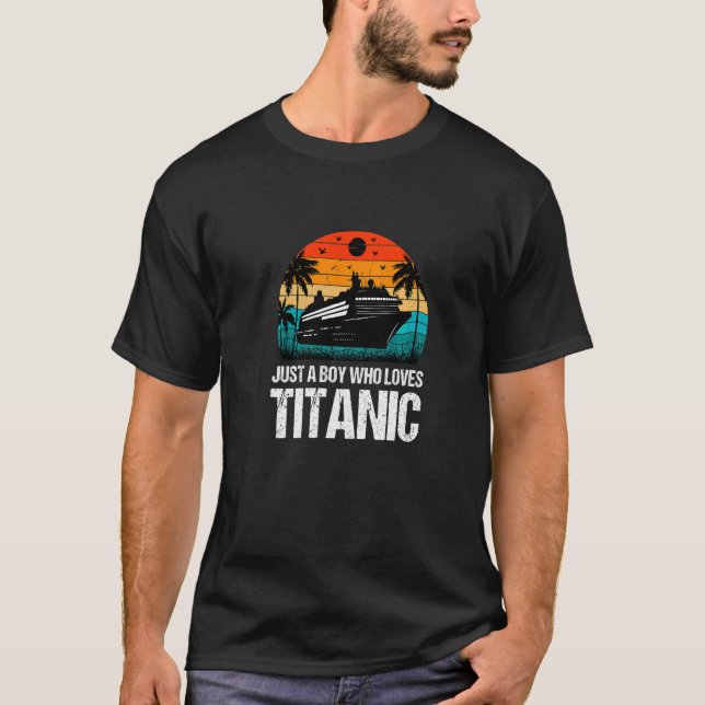 Bara en pojke som älskar Titanic-kläder   T Shirt (Framsida)