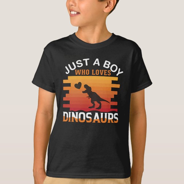 Bara en pojke som Kärlek Dinosaur | Dinosauriedesi T Shirt (Framsida)