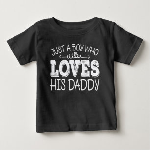 Bara en pojke som Kärlek hans pappa Coola Födelsed T Shirt