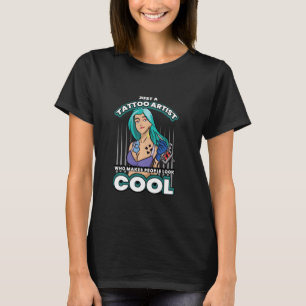 Bara en tatueringsartist som får människor att se t shirt