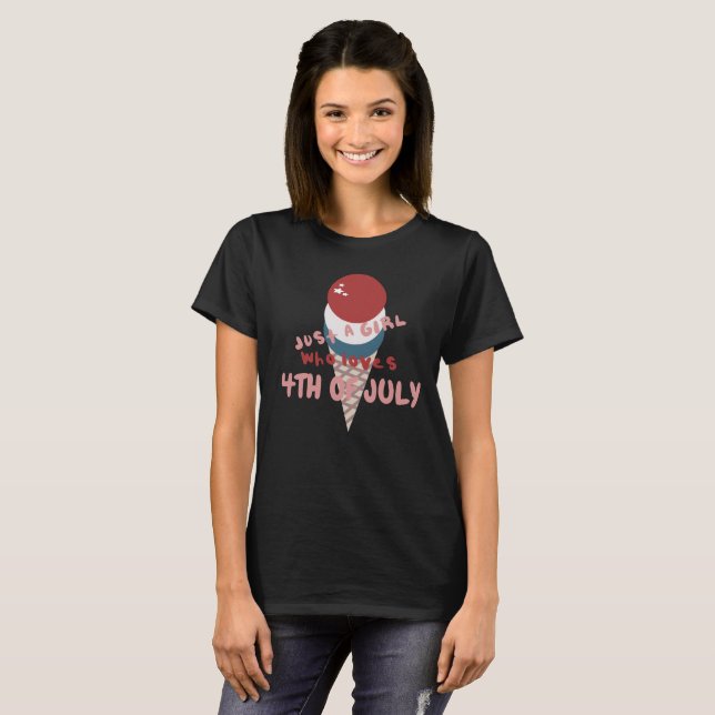 Bara en tjej som älskar 4 juli t shirt (Hel framsida)
