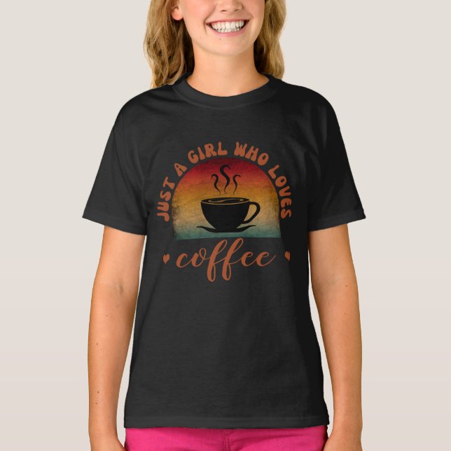 BARA EN TJEJ SOM ÄLSKAR KAFFE  T SHIRT (Framsida)