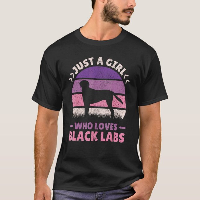 Bara en tjej som älskar svarta labrador retriever  t shirt (Framsida)