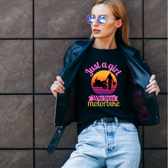 Bara en tjej som kärlek motorcykel t shirt (Skapare uppladdad)