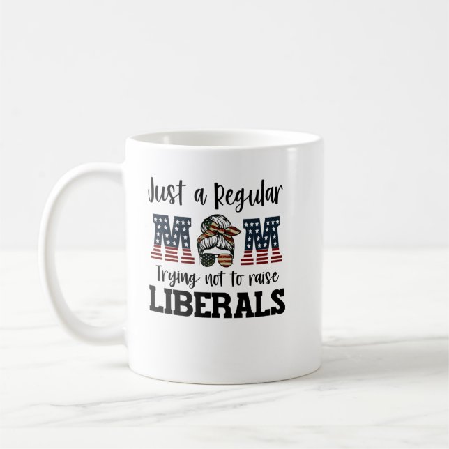 Bara ett reguljärt mamma som försöker att inte höj kaffemugg (Vänster)