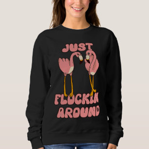 Bara flockar runt rolig flammande flamingodans t shirt