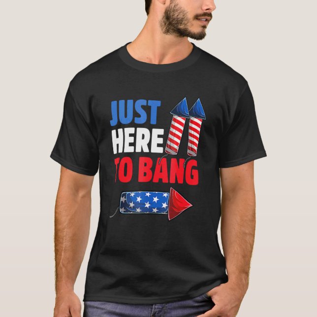 Bara här för att bang American Flagga Fireworks 4: T Shirt (Framsida)