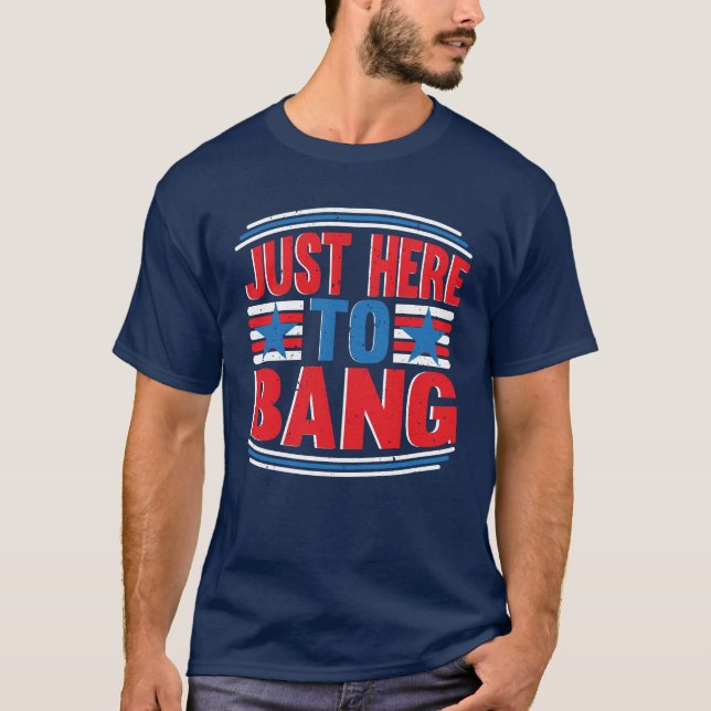 Bara här för att bang den 4 juli Patriotic T-Shirt (Framsida)