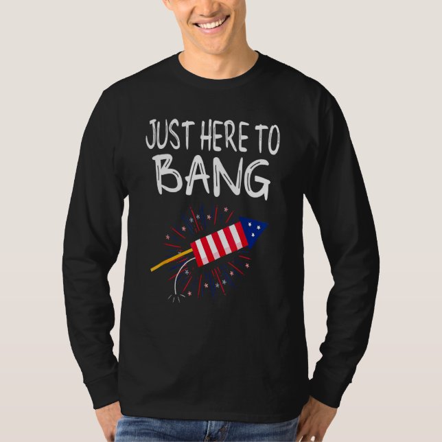 Bara här för att bang Fireworks 4 juli amerikanska T Shirt (Framsida)