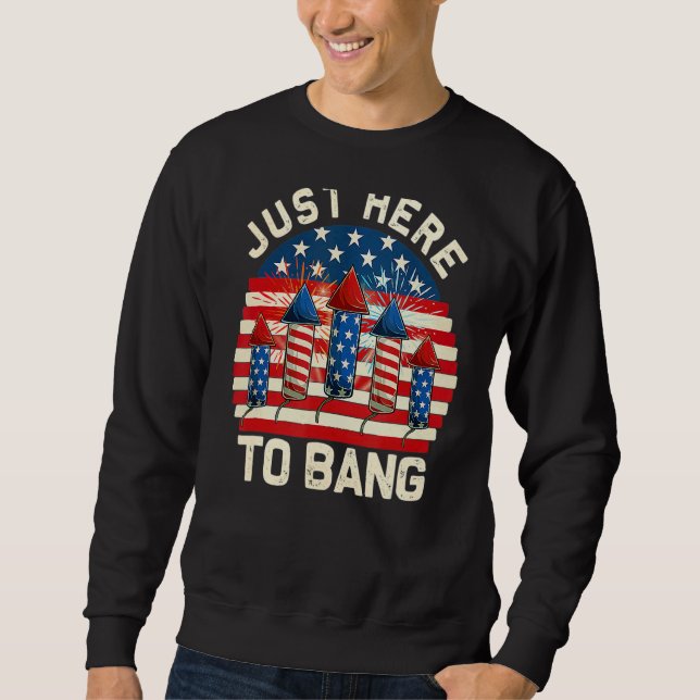 Bara här för att bang Fireworks amerikanska Flagga Lång Ärmad Tröja (Framsida)