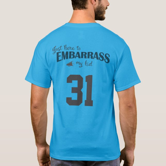 Bara här för att förlägenhetssätta mitt barn t shirt (Baksida)