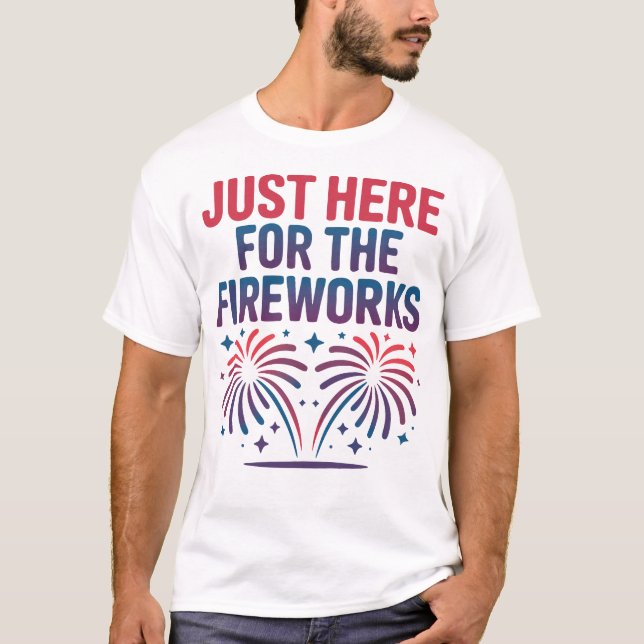 Bara här för fyrverkerierna Rolig 4:e juli T Shirt (Framsida)