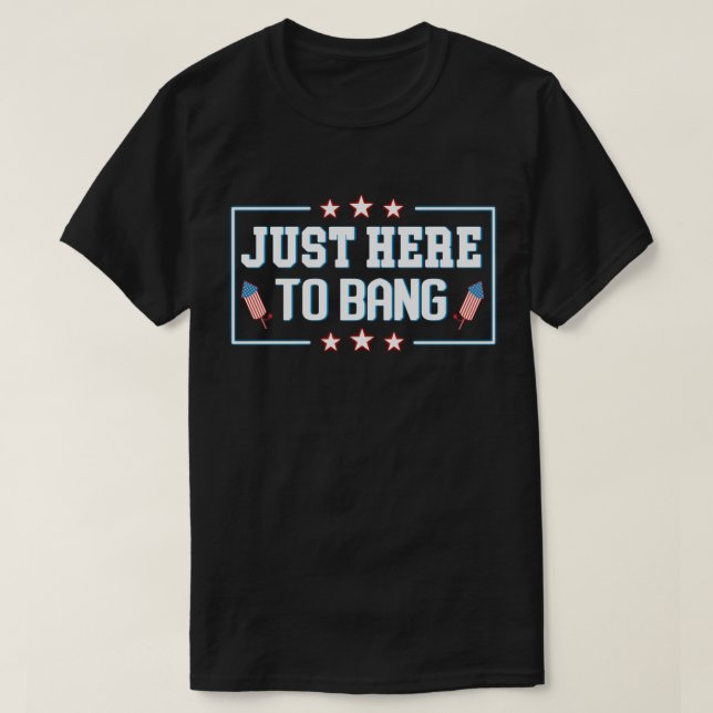 Bara här till Bang Funny Fireworks 4 juli T Shirt (Design framsida)