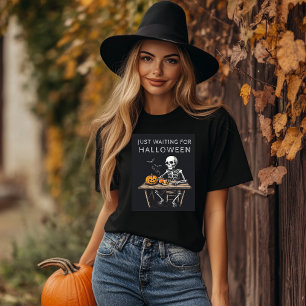 "Bara i väntan på Halloween Skeleton Shirt   Funny T