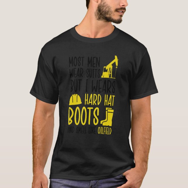 Bära Kostym Boots Smell Oilfield Oil Rig Roughnack T Shirt (Framsida)