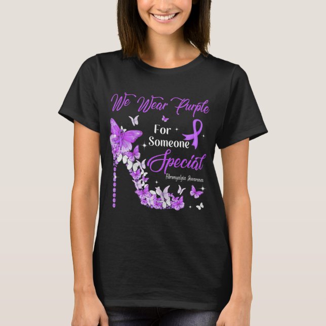Bära Lila Butterflies Fibromyalgia Awareness T Shirt (Framsida)