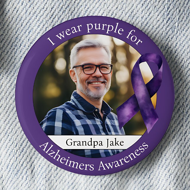 Bära Lila för Alzheimers medvetandehöjande foto Knapp (I wear purple for Alzheimers Awareness purple ribbon photo pinback button.)