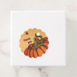 Bara pumpa en i fält. Höst löv faller. Gåvor Etiketter