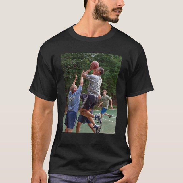 Barack Obama spelar basketboll T Shirt (Framsida)