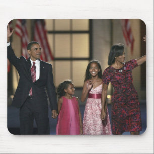 Barak Obama-familjen vinkar på den sista kvällen a Musmatta