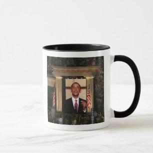 Barak Obama talar på den sista kvällen av Mugg