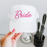 BARB Rosa Malibu Doll Thmet Bride Bachelorette Keps<br><div class="desc">Den här truckerkepsen med brud bachelorette har ett Malibu doll-inspirerat teckensnitt och är perfekt bachelorette helg-gruppgåva. Pair med babe-alternativet för ett sammanhängande utseende. 💜 FÄRG ÄR REDIGERBART! Klicka på Redigera design om du vill ändra färgen.</div>